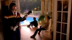Η κιθάρα που συνέβαλε στη διάλυση των Oasis πωλήθηκε σε δημοπρασία στην τιμή των 385.000 ευρώ