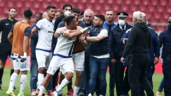 Η ένταση στο Καραϊσκάκη με πρωταγωνιστή τον Περέα, τα έβαλε ακόμα και με αστυνομικούς