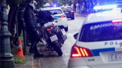 Άγρια συμπλοκή μεταξύ μαθητών στο Άλσος Βεΐκου: Οι αστυνομικοί σταμάτησαν το σχολικό για να συλληφθεί ο ανήλικος με το μαχαίρι (vid)