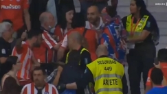 Πατέρας με μικρό παιδί εκδιώχθηκαν από την εξέδρα γιατί φορούσαν διακριτικά της Ρεάλ (pics)