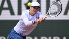 Η Σβιόντεκ έχασε σετ έπειτα από 10 ματς, όμως προχωρά στο Roland Garros (vid)