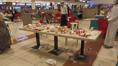 Οικογένεια άφησε… βουνό σκουπιδιών σε κατάστημα KFC εξαγριώνοντας τους άλλους πελάτες