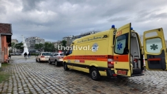 Μια γυναίκα έπεσε στον Θερμαϊκό και ένας 21χρονος βούτηξε και της έσωσε τη ζωή (vid)