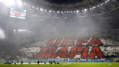 Επιβλητικό κορεό με «UEFA MAFIA» από τους οπαδούς της Μαρσέιγ στο «Βελοντρόμ» (vid)