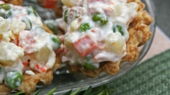 Απαγορεύεται κάθε τι ρωσικό, αλλά στη Σύνοδο Κορυφής του ΝΑΤΟ σέρβιραν… ρώσικη σαλάτα αξίας 8 ευρώ 