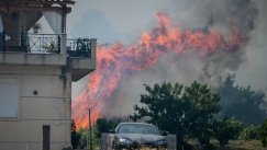 Φωτιά στην Ηλεία: «Έχουμε περικυκλωθεί όπως το 2007», λένε οι κάτοικοι που τρέχουν να σωθούν (vid)