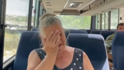 Φωτιά στη Λέσβο: Με δάκρυα στα μάτια οι σεισμόπληκτοι κάτοικοι αναγκάζονται να εγκαταλείψουν και πάλι τα σπίτια τους (vids)