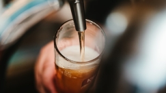 Μπιραρία στη Γερμανία πρότεινε στους πελάτες της να πληρώνουν την μπίρα τους με... ηλιέλαιο