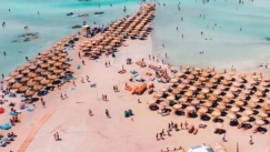 Η απάντηση του δημάρχου για τις ξαπλώστρες στο Ελαφονήσι: «Χρειάζονται περισσότερες» (vid)