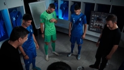 Η Εθνική του 2004 συναντά αυτή του 2022 και συμφωνούν πως «το εθνόσημο είναι ίδιο στην καρδιά» (vid)