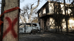 Ένα χρόνο μετά, στην Βαρυμπόμπη δεν έχουν πάρει αποζημιώσεις: 500€ ρεύμα για καμένο σπίτι (vid)
