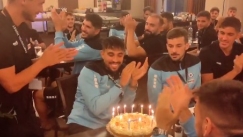 Ατρόμητος: Η τούρτα - έκπληξη στον Κλωναρίδη (vid)