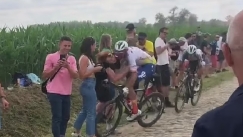 Ποδηλάτης στον Γύρο Γαλλίας τραυματίστηκε σοβαρά σε σύγκρουση με θεατή (vid)