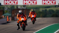 MotoGP: Δύο rookies, μόνοι, ψάχνουν...