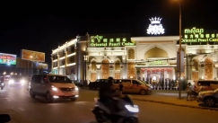 Σαράντα εργαζόμενοι σε συνθήκες δουλείας σε καζίνο στην Καμπότζη επέστρεψαν στη χώρα τους… κολυμπώντας! (vid)