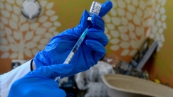 Η Βρετανία ενέκρινε το εμβόλιο κατά της παραλλαγής Όμικρον