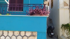 Απίστευτη καταγγελία: Τούς διέκοψε από την δημόσια ερωτική πράξη στην Ιθάκη και της κατέστρεψαν το μηχανάκι για εκδίκηση 