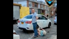 Επιτήδειος οδηγός ταξί στο Μπρούκλιν έσυρε γιαγιά έξω από το όχημά του και προσπάθησε να την κλέψει (vid)