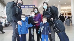 Οικογένεια στον Καναδά ξεκίνησε ένα ταξίδι ζωής πριν τα τρία παιδιά της χάσουν την όρασή τους (vid)