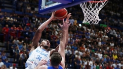 Απίθανη Ιταλία προς FIBA: «Σας παρακαλώ κατεβάστε το πόστερ του Γιάννη» (vid)