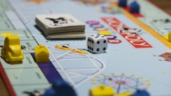 O παγκόσμιος πρωταθλητής στη Monopoly δίνει συμβουλές για να βγαίνεις πάντα νικητής 