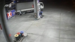 Το βενζινάδικο που το έχουν κλέψει πάνω από 10 φορές: Τώρα μπούκαραν με φορτηγό (vid)