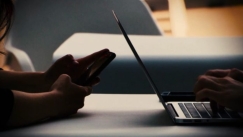 «Κάθισε στο παγκάκι και ξεκίνησε το ψηστήρι… Βγήκα και καταλαβαίνετε»: Έτσι παγίδευσε ο πατέρας της 12χρονης τον 50χρονο σάτυρο (vid) 