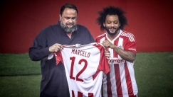 Η στιγμή της υπογραφής του συμβολαίου του Μαρσέλο με τον Βαγγέλη Μαρινάκη (vid)