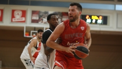 Δεύτερη νίκη σε φιλικό για τον Ολυμπιακό με κορυφαίο Πίτερς, υπό το βλέμμα του Παναγιώτη Αγγελόπουλου