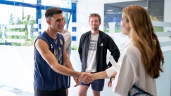 Ο Ζαγαρίτης πήγε να στηρίξει τη Σάκκαρη στον αγώνα με τη Ρους (vid)