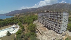 Σαλάντι beach hotel: Το πρώτο ξενοδοχείο γυμνιστών στην Ελλάδα έκλεισε όταν έκαναν ντου οι κάτοικοι με καΐκια (vid)