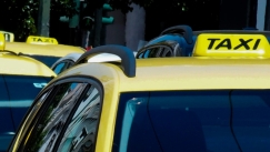 Άνδρας στην Πρέβεζα έπεσε με το ταξί του πάνω σε αστυνομικό για να μην του πάρει το δίπλωμα