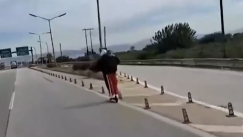 Βίντεο που σοκάρει: Νεαροί με πατίνι στην Εθνικό Οδό