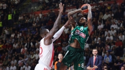 Ο Γουίλιαμς μοιράστηκε τη φωτογραφία από το ξενύχτι στο παγκάκι του αεροδρομίου: «Όλα γίνονται για κάποιον λόγο»