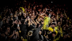 Ο υπέροχος πανηγυρισμός του Γκατσίνοβιτς μαζί με τον γιο του στις κερκίδες (vid)