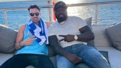 Με φανέλα Μαϊάμι Χιτ και ελληνική σημαία ο Αργυρός παρέα σε κότερο με τον 50 Cent: «Προθέρμανση»