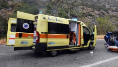 Σοκαριστικό τροχαίο: Έπαθε λάστιχο, πήγε να πιάσει το μπουλόνι και τον παρέσυρε αυτοκίνητο