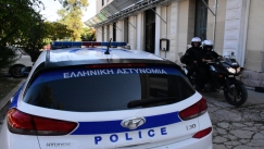 Θεσσαλονίκη: έκλεψαν ασθενοφόρο από νοσοκομείο και όχημα της τροχαίας (vid)