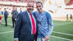 Η αγκαλιά Τσιμίκα-Δουρέκα πριν το θρίαμβο της Νότιγχαμ επί της Λίβερπουλ