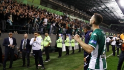 Ο Σπόραρ σταμάτησε τις δηλώσεις του και τραγούδησε με τον κόσμο του Παναθηναϊκού (vid)