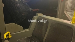 Έκλεψε αλυσίδα από επιβάτιδα λεωφορείου και απόδρασε από το παράθυρο αφού έσπασε με σφυρί το τζάμι (vid)