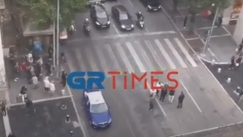 Άνδρας στη Θεσσαλονίκη έριξε μπουνιά σε οδηγό ταξί στη μέση του δρόμου (vid)