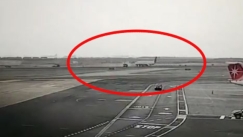 Τραγικό δυστύχημα στο Περού: Δύο νεκροί από σύγκρουση αεροπλάνου με φορτηγό της πυροσβεστικής (vid)