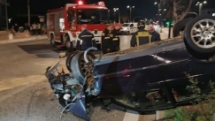 Συγκλονίζει ο 40χρονος που γλίτωσε από θαύμα στο τροχαίο της Βουλιαγμένης: «Στάζανε οι βενζίνες, φοβήθηκα ότι θα αρπάξει» (vid)