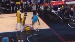 Ο Μπέβερλι έκανε «επίθεση» στον Έιτον και αποβλήθηκε (vid)