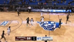 Απίστευτο buzzer beater νίκης στο NCAA πίσω από το κέντρο! (vid)