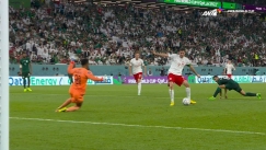 O Λεβαντόφσκι έκανε το 2-0 κόντρα στη Σαουδική Αραβία με το πρώτο του γκολ σε Παγκόσμιο Κύπελλο και ξέσπασε σε κλάματα (vid)
