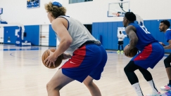 O «Εβραίος Τζόρνταν» δεν αποχωρίζεται το Κιπά, τη θρησκεία και τα όνειρά του (vid)