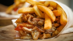 Ιεροσυλία: Η θέση του πιτόγυρου στα καλύτερα street foods αποτελεί... σκάνδαλο