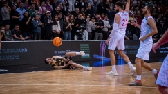 Εσπευσμένα στο νοσοκομείο ο Ξανθόπουλος, μετά από χτύπημα που δέχτηκε στο ματς Βόννη-ΑΕΚ